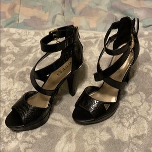 Guess high heel platform straps sandals w/back zip
